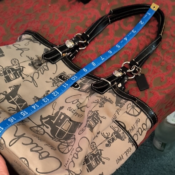 Coach Horse And Carriage Tan And Black Graphic Tote with Wristlet Pouch 🥰🥰 - Picture 17 of 17